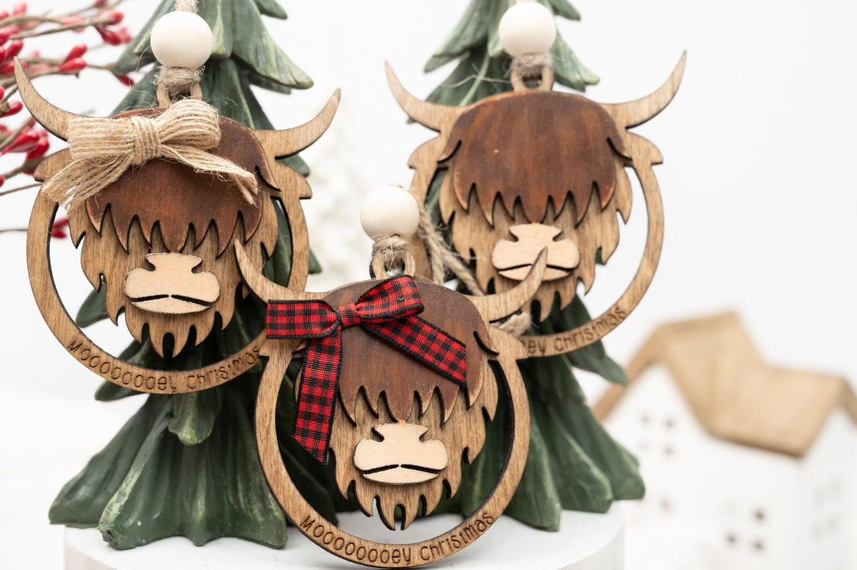 Highland Cow Wooden Christmas Ornament – Rustic Scottish Cow Tree Decoration | Funny Highland Cow Gift for Christmas