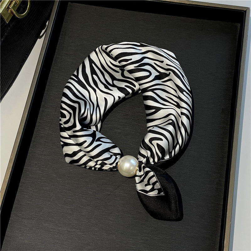 🧣 Effortless Glamour: Pop-On Pearl Necklace Scarf ✨