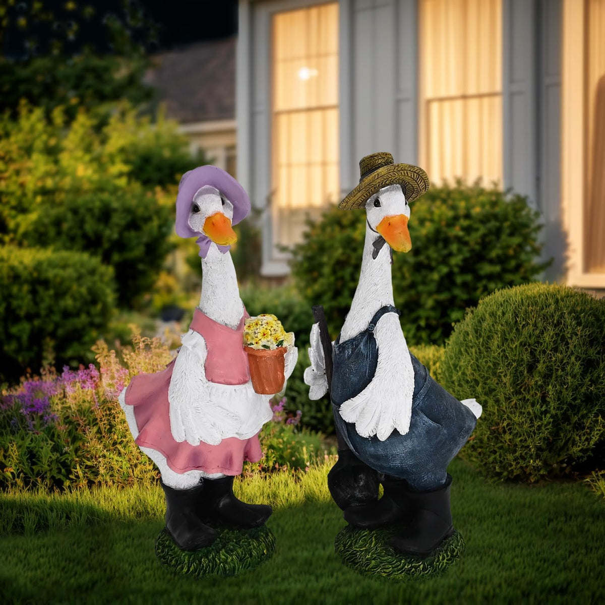 Whimsical Gardener Goose Resin Statue | Country Outdoor Garden Ornament for Porch & Lawn