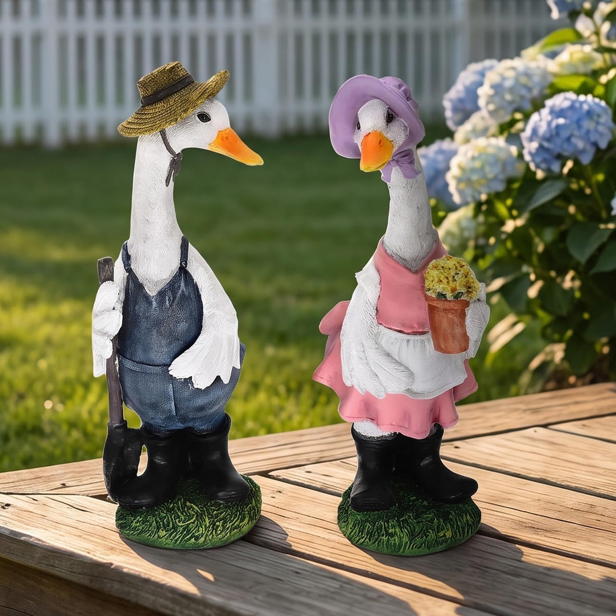 Whimsical Gardener Goose Resin Statue | Country Outdoor Garden Ornament for Porch & Lawn