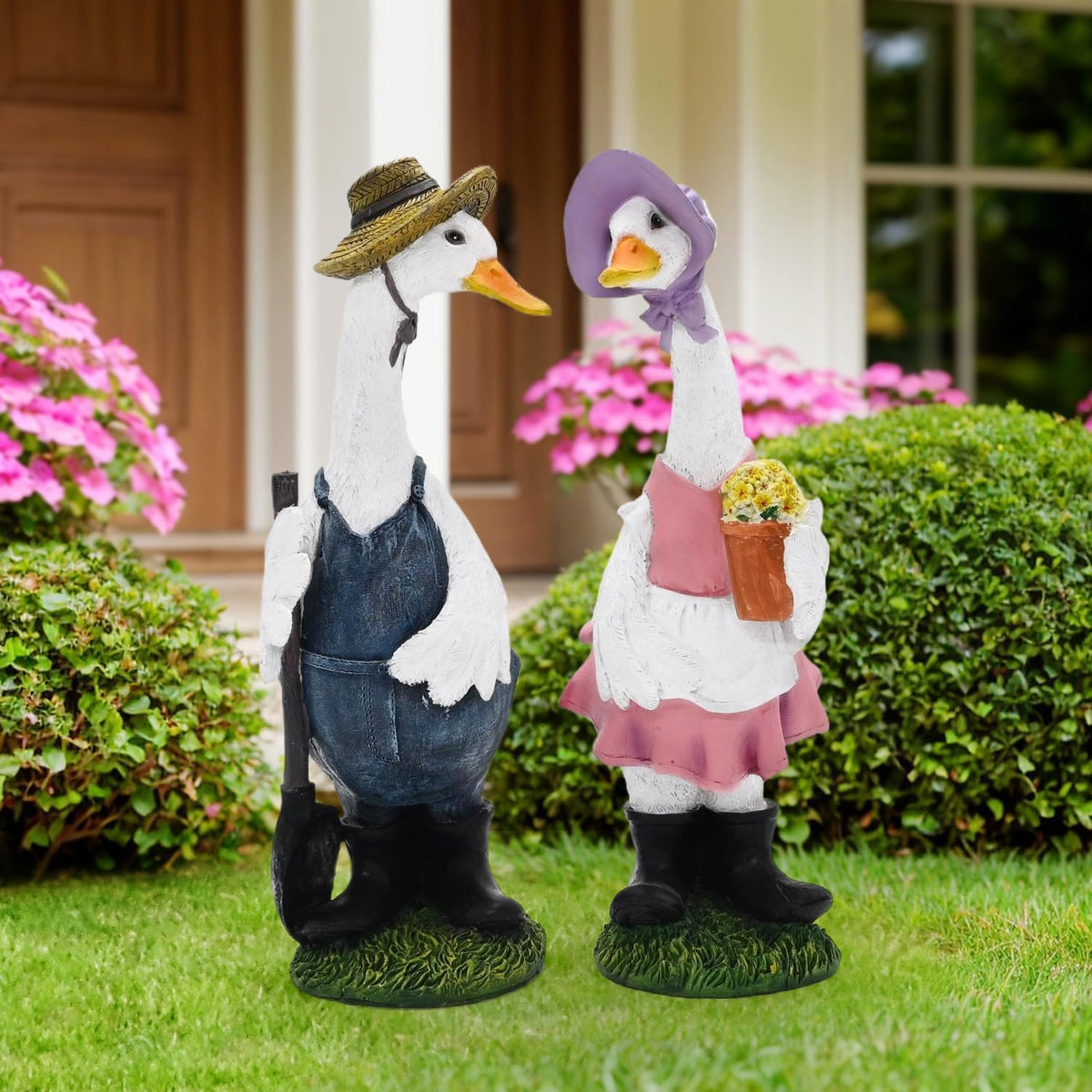 Whimsical Gardener Goose Resin Statue | Country Outdoor Garden Ornament for Porch & Lawn