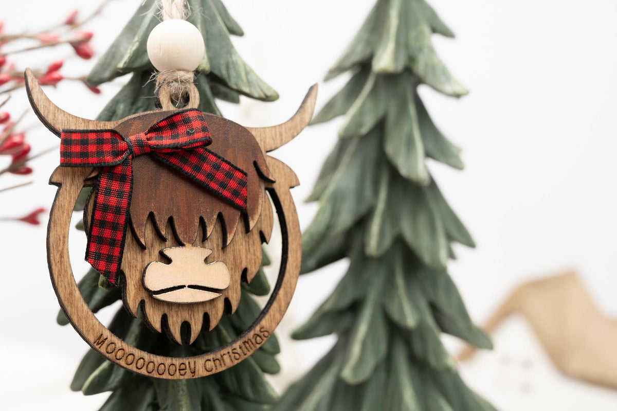 Highland Cow Wooden Christmas Ornament – Rustic Scottish Cow Tree Decoration | Funny Highland Cow Gift for Christmas